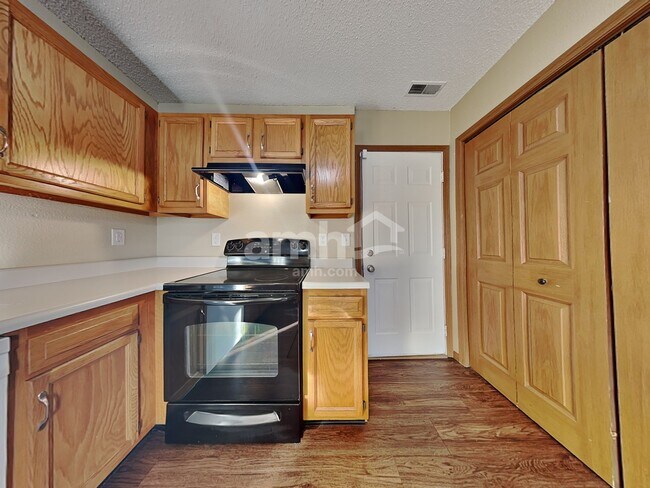 Building Photo - 6044 Draycott Drive