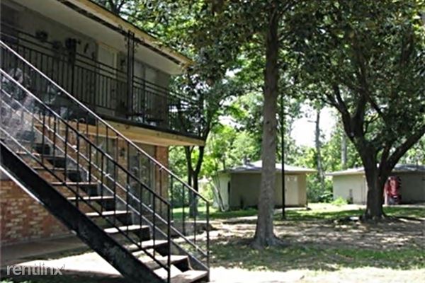 Building Photo - 8447 Park Place Blvd