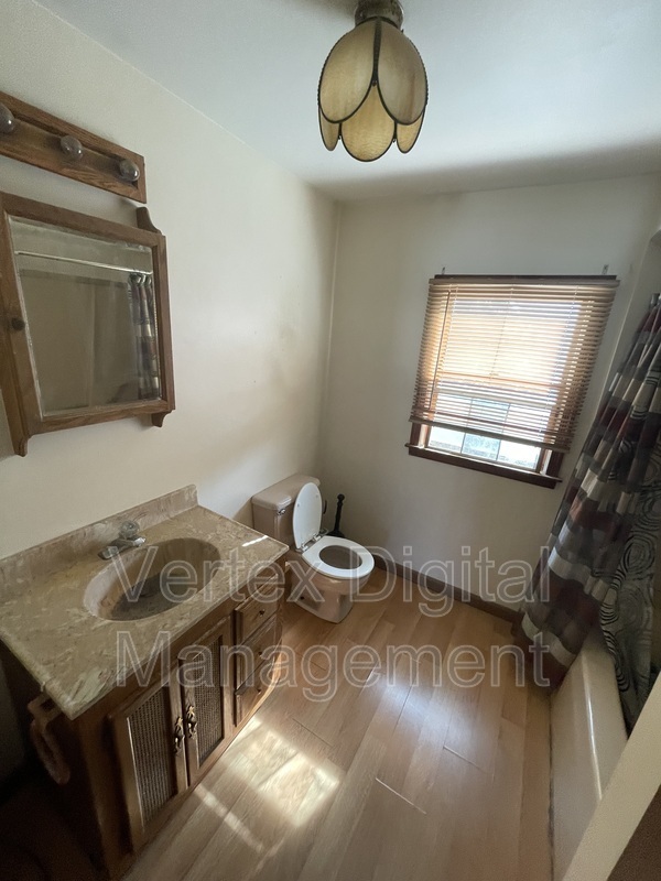 Primary Photo - 754 N Hyde Park Ave