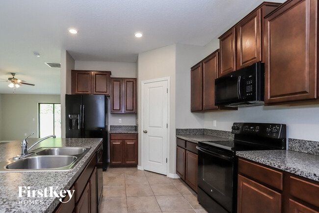 Building Photo - 9643 Sage Creek Dr