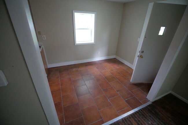 Building Photo - 2709 Midwood St