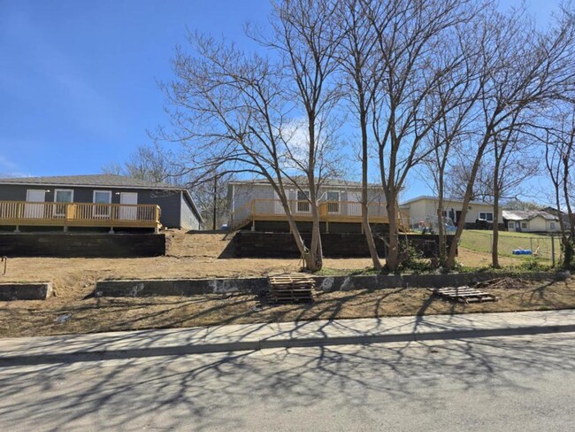 Building Photo - 1005 N Quincy Ave