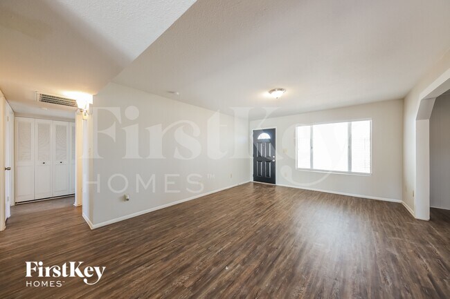 Foto del edificio - 7232 W Brown St