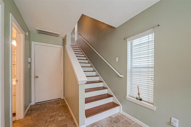 Foto del edificio - 1256 W 18th St