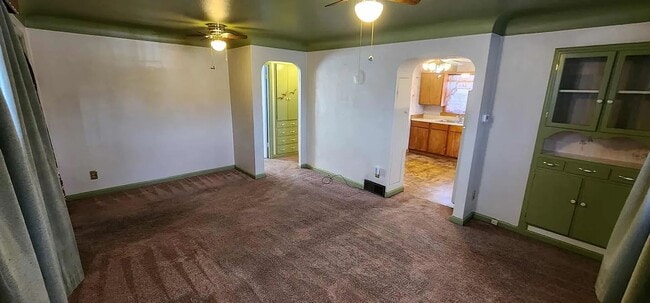 Building Photo - Quaint, single family home close to ISU