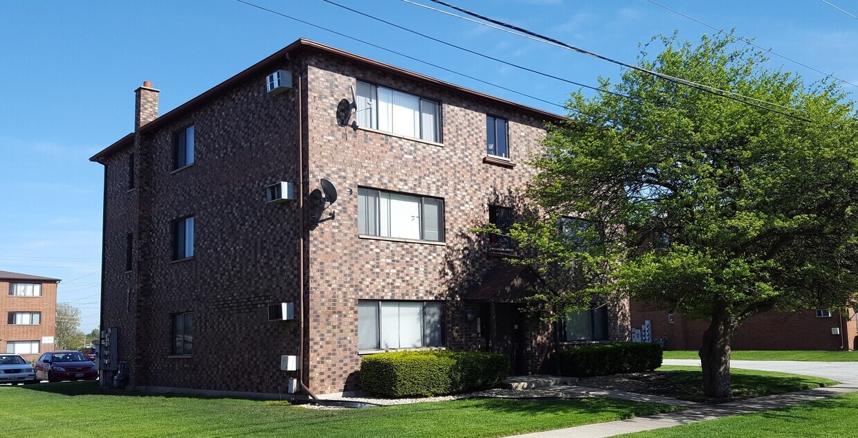 14043 Kilpatrick Ave, Crestwood, IL 60445 House Rental in Crestwood