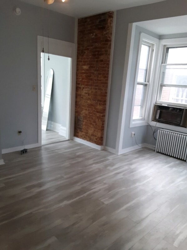 Foto principal - 1339 Mineral Spring Rd