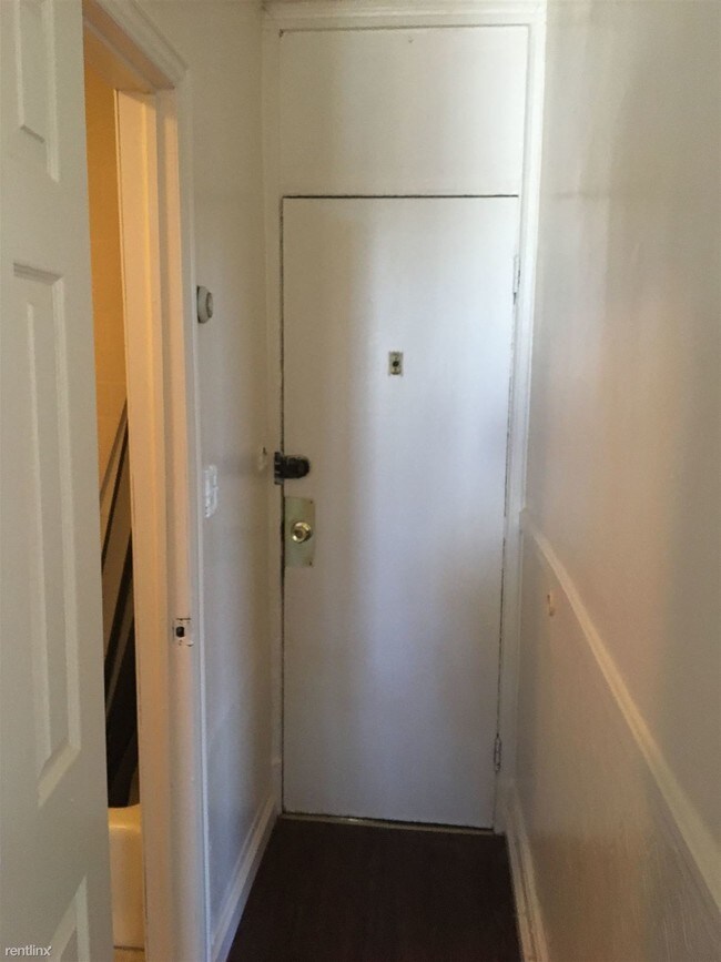 Building Photo - 5810 5th Ave