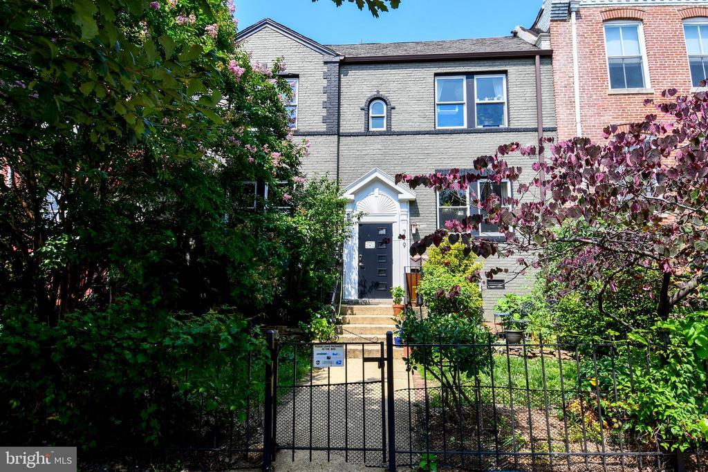 Foto principal - 719 12th St SE