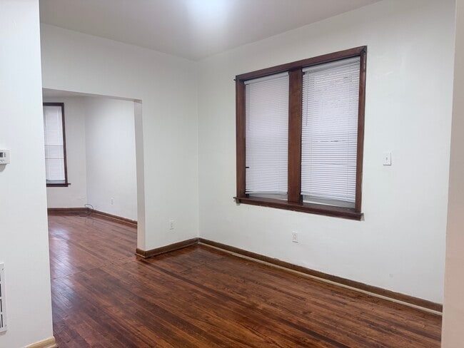 Building Photo - 1633 W 38th St
