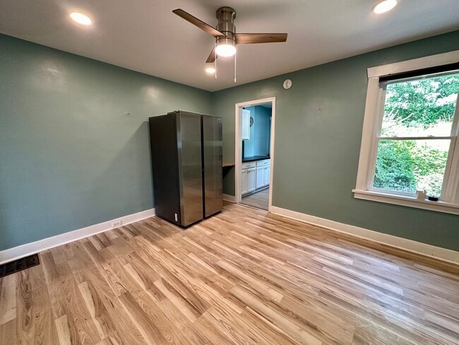 Building Photo - 929 Clarissa St