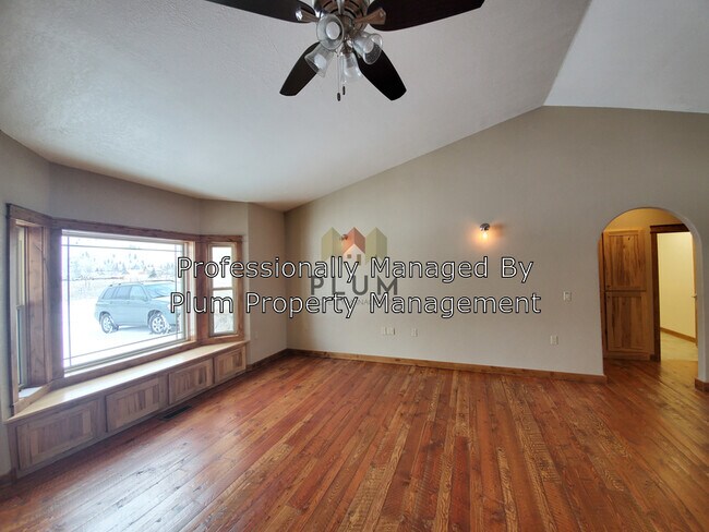 Building Photo - 5482 Lonesome Dove Ln