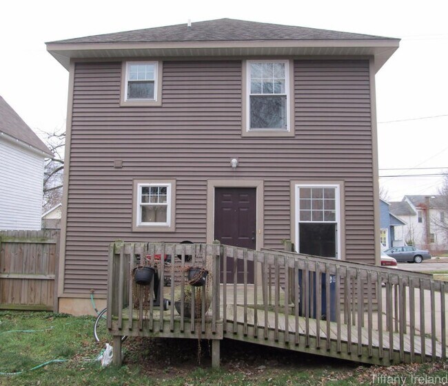 Foto del edificio - 3 Bedroom, 1.5 Single Family Home with Lau...