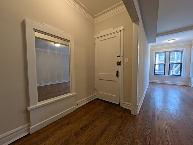 Foto del edificio - 2647 N Sawyer Ave