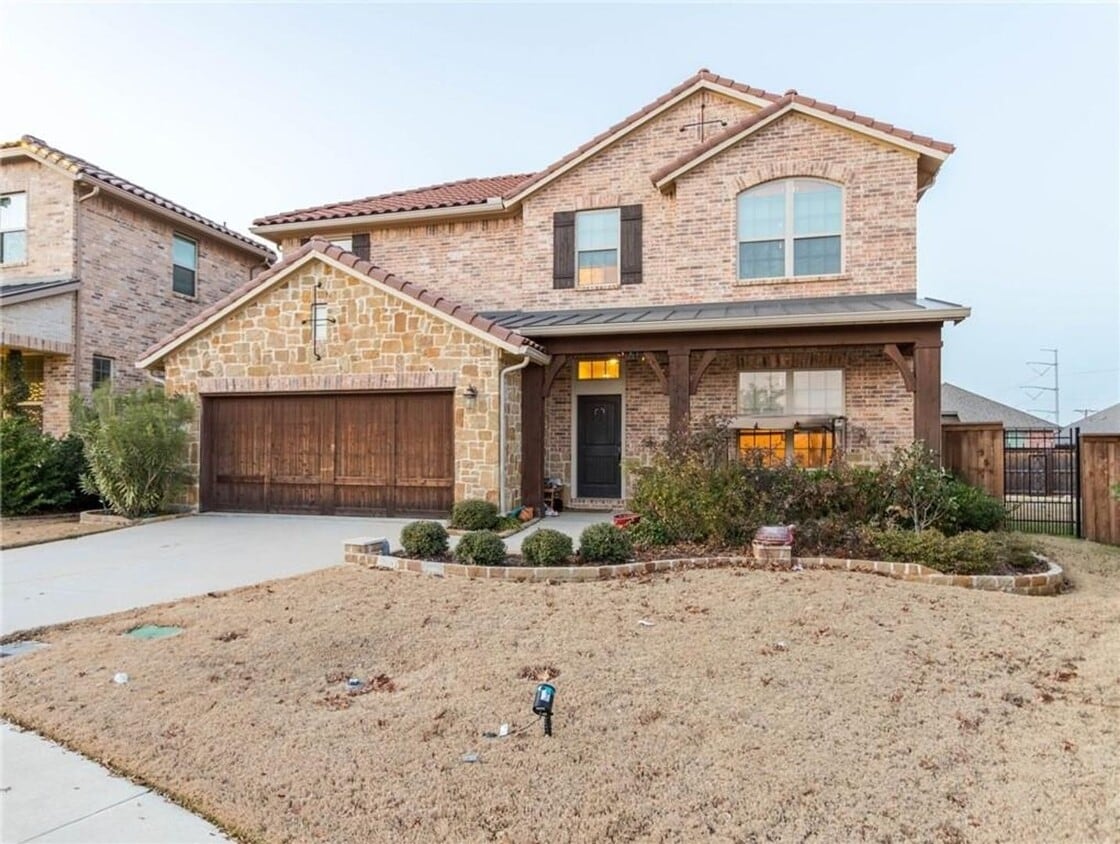 Foto principal - Beautiful 2 sty open flr plan with 4 large...