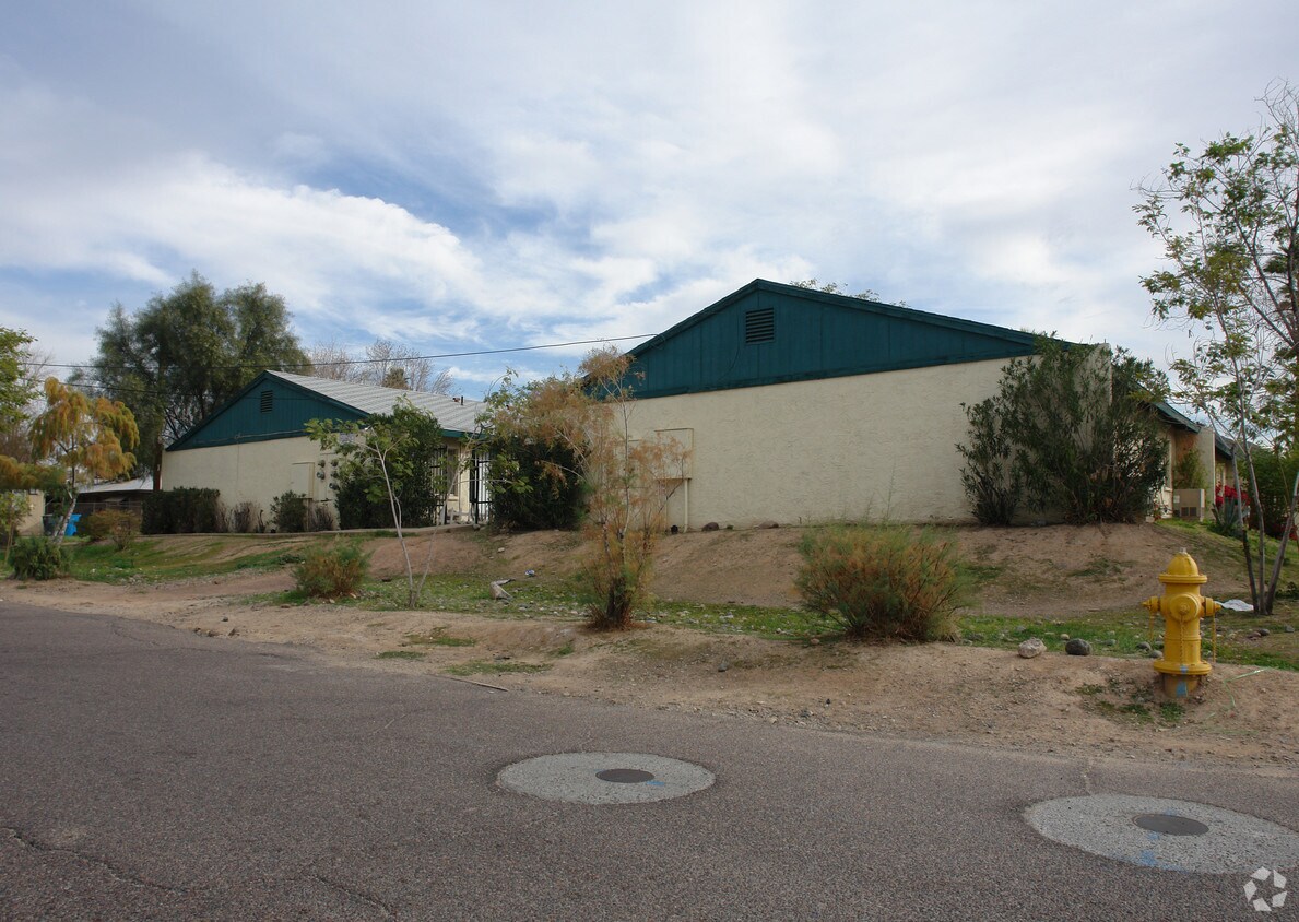 Building Photo - 810 E Hatcher Rd