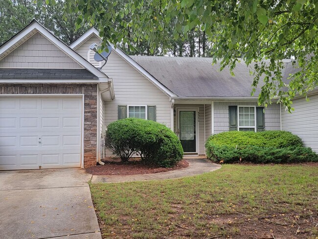 Building Photo - Newer Ranch Style Home w/Fireplace, Trey Ceilings and Black Appliances - Total Electric