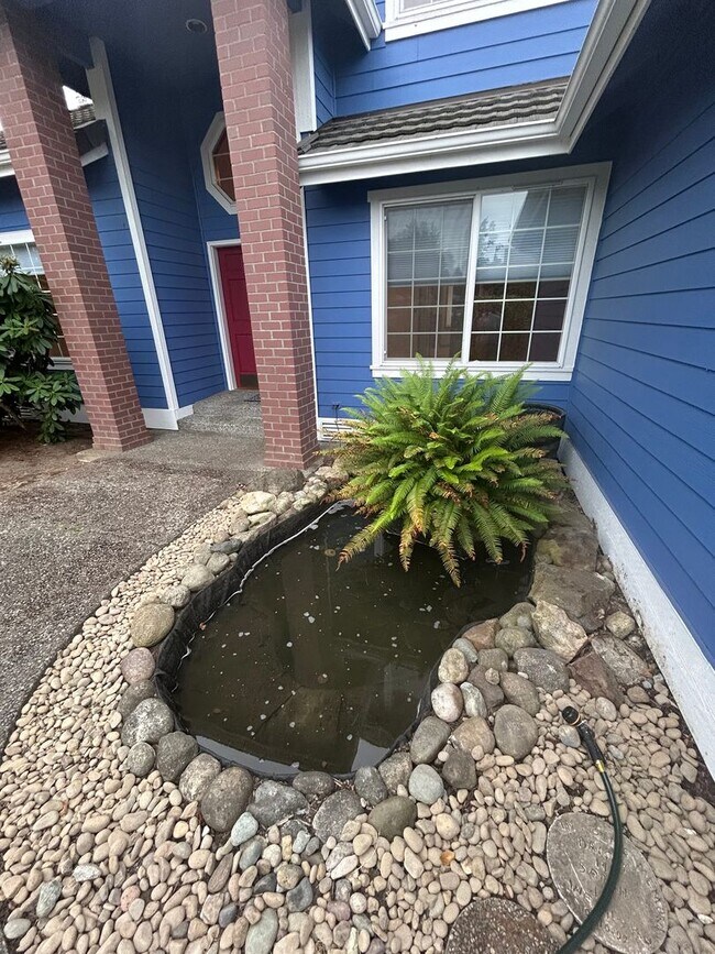 Building Photo - 4 Bed 3 Bath Fully Fenced Kenmore Home