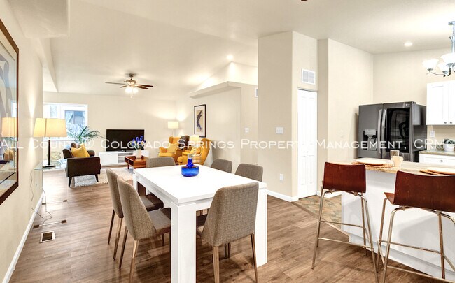 Building Photo - 53 Royal Crest Dr