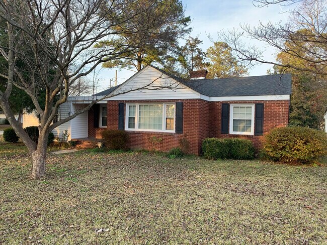 Building Photo - 2901 Jefferson Dr