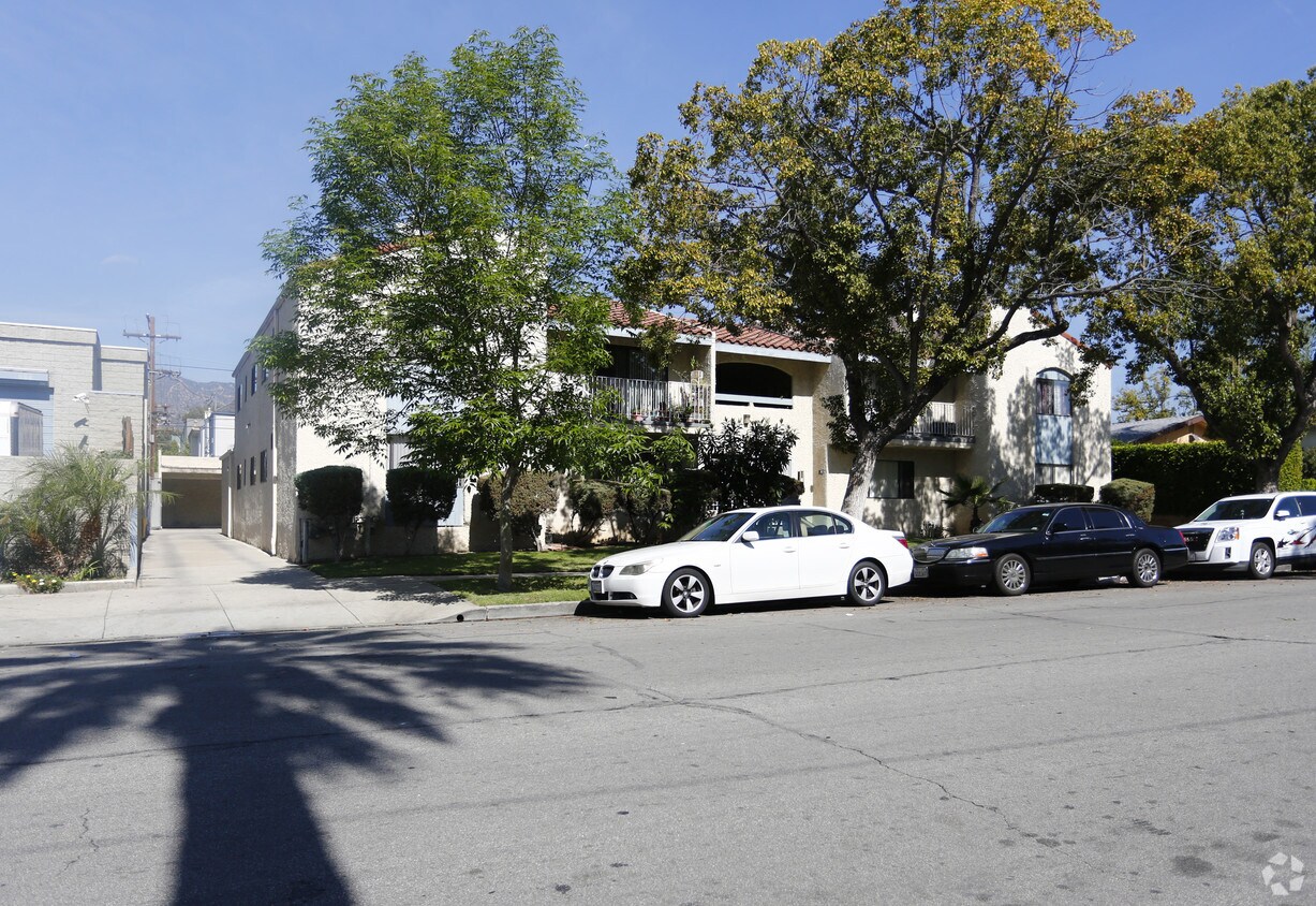 Foto del edificio - 735 Milford St