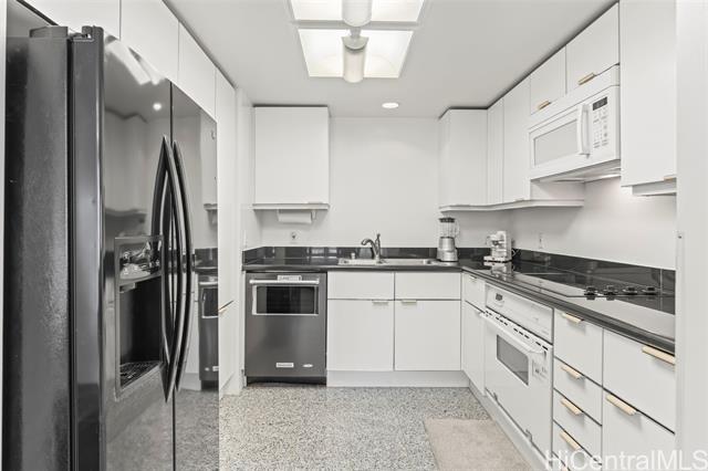 Building Photo - 1888 Kalakaua Ave