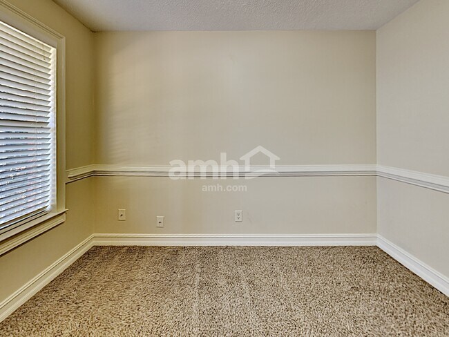 Foto del edificio - 724 Johnson Ct