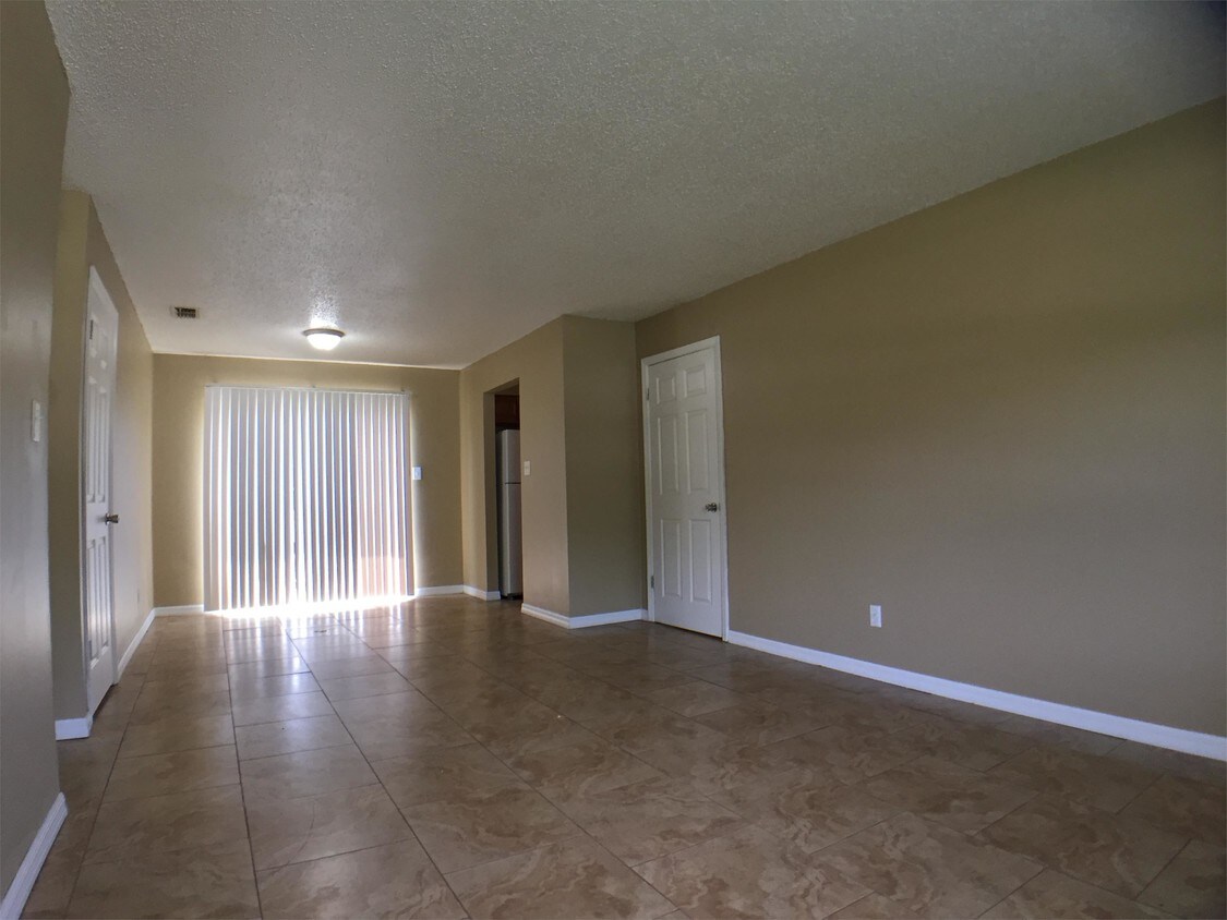 Foto del edificio - 2420 S Lake Ave