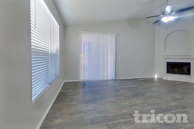 Foto del edificio - 8961 W Kathleen Rd