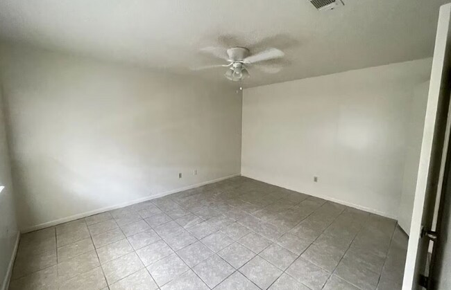 Building Photo - 1203 Airline Dr