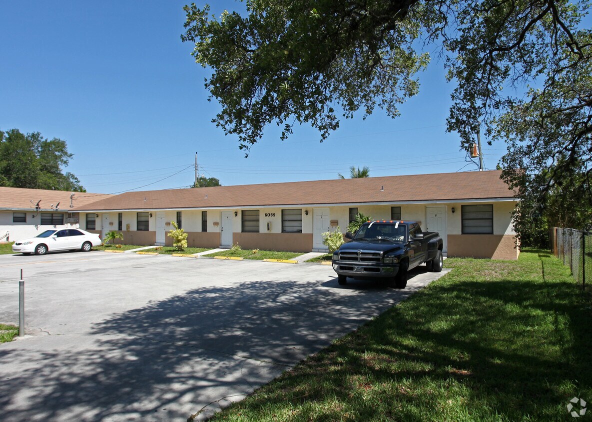 Foto principal - 6069 SW 35th St