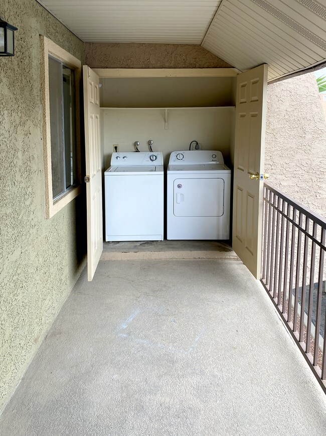 Foto del edificio - 1 Bedroom condo in guard gated community w...