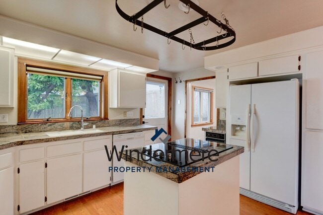 Building Photo - Three Bedroom, Two Bath Waterview