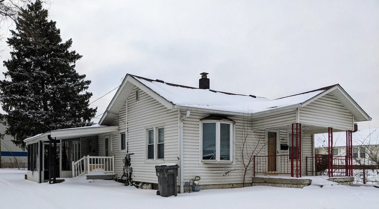 Primary Photo - Spacious 3 bedroom 1.5 Bath home in Indian...