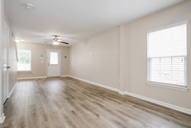 Foto del edificio - 8012 Spiderlily Ct