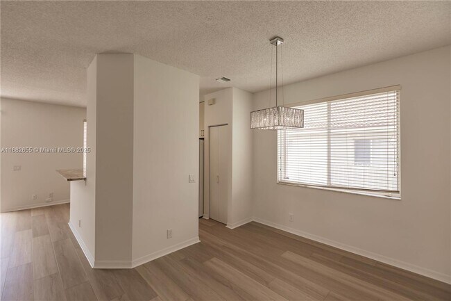 Building Photo - 1326 Majesty Terrace