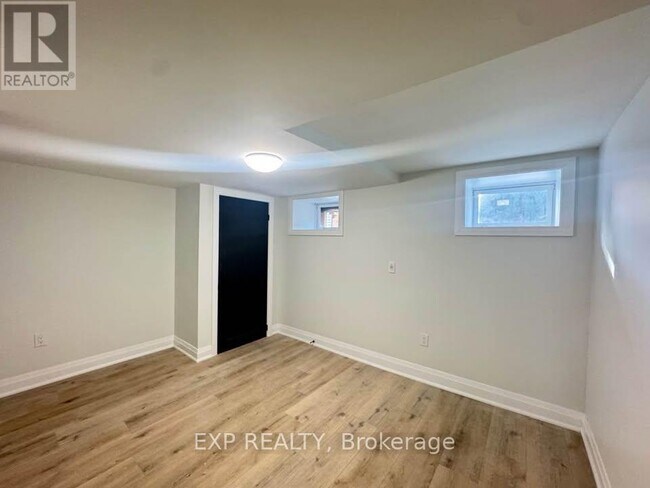 Photo du bâtiment - 952 Main St E