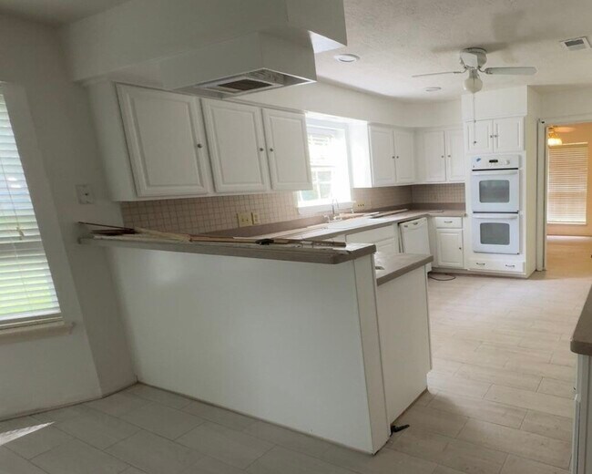 Building Photo - 22803 Trailwood Ln
