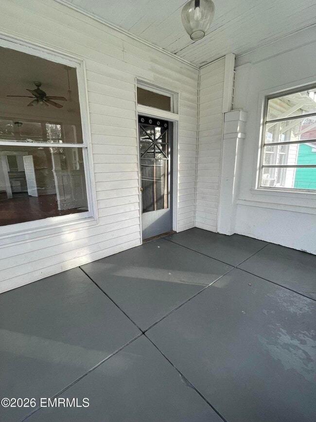 Building Photo - 1606 37th Ave