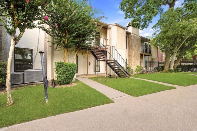 Foto del edificio - 2425 Augusta Dr