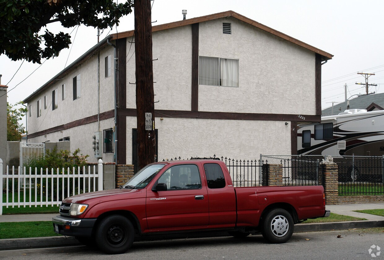Building Photo - 10205 S Freeman Ave