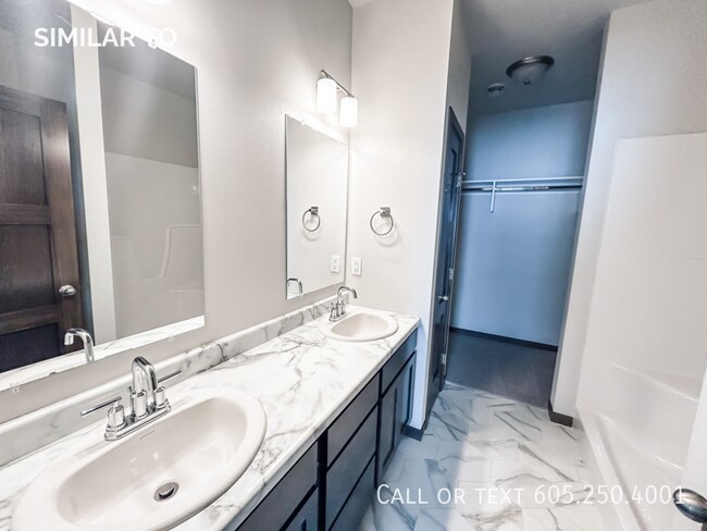 Building Photo - Stunning 3-Bedroom Townhome in Western Sio...