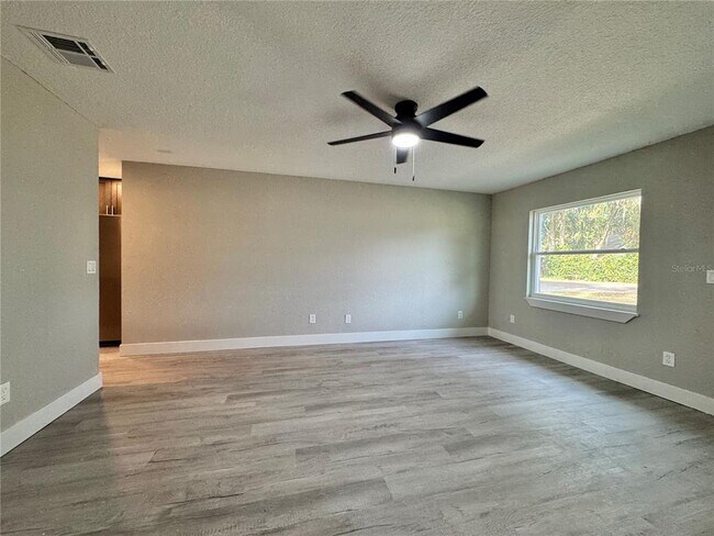 Building Photo - 2346 Section Dr