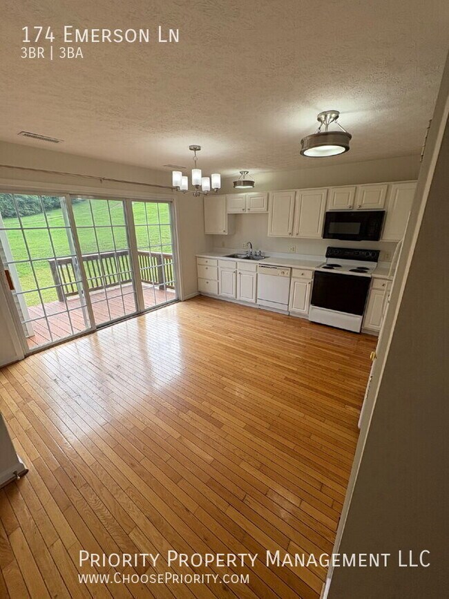 Foto del edificio - 174 Emerson Ln