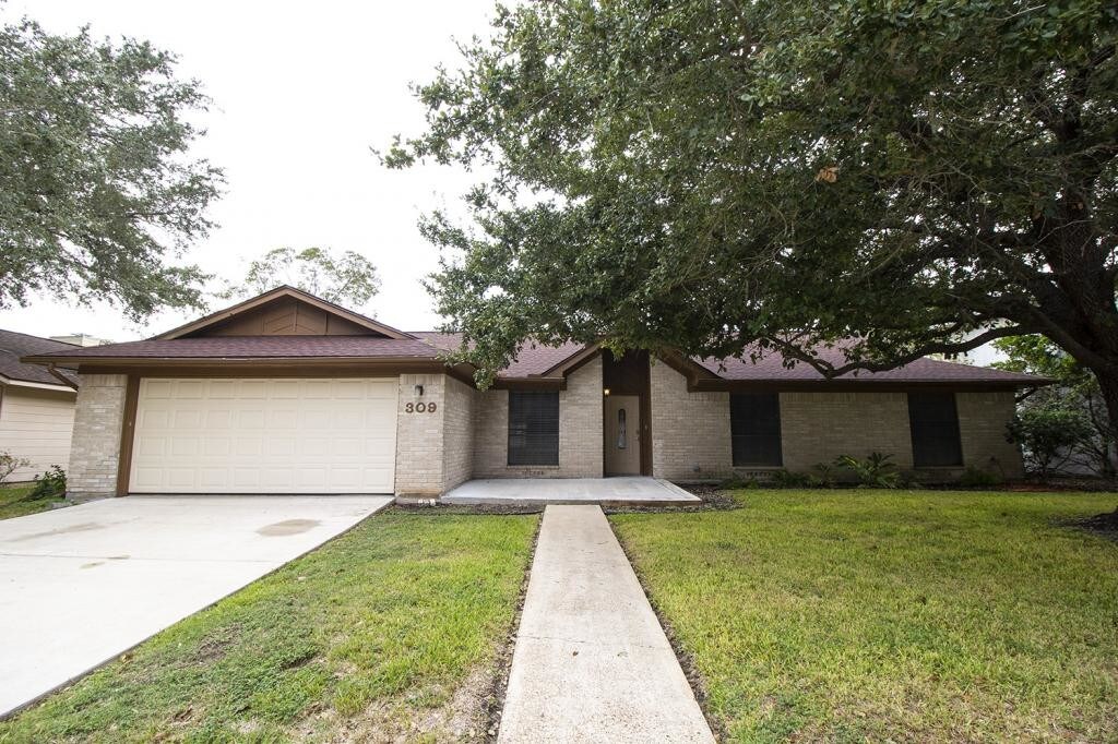 Primary Photo - 309 Teakwood Dr