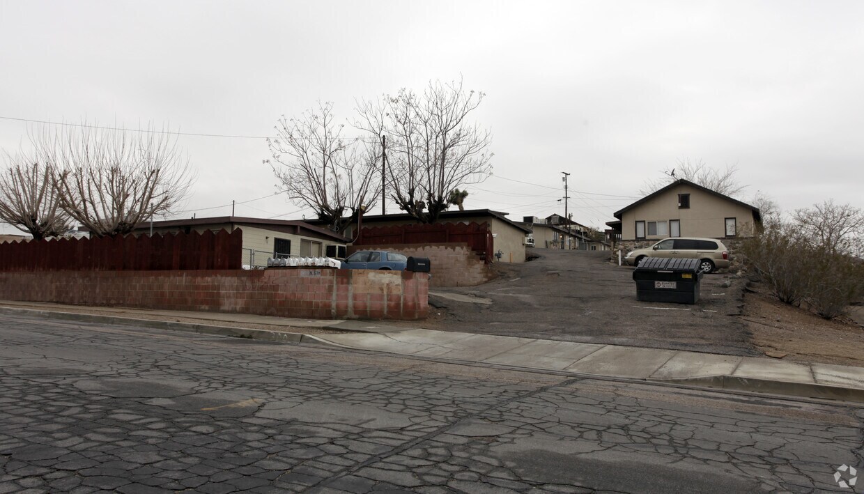 Foto del edificio - 300 N 5th Ave