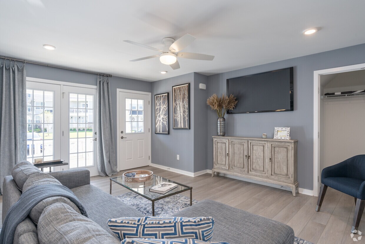 River Pointe Apartments at 5 Meadow Ln Gloucester City, NJ