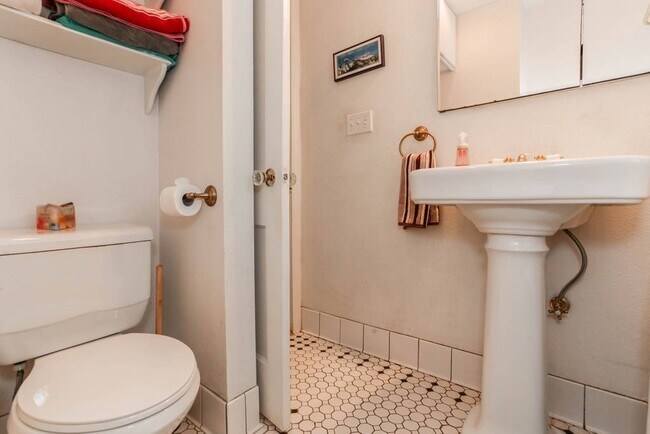 Baño - 1904 Anita Dr