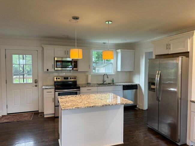 Building Photo - Cute 3BR Home in the Heart of Nashville