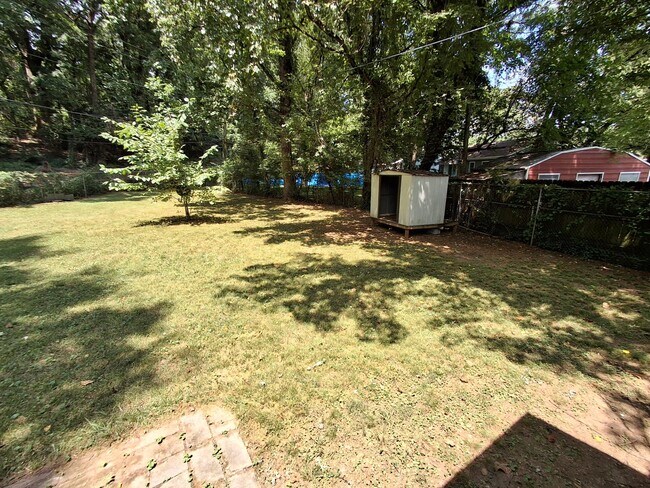 Foto del edificio - 825 Crestline Cir NW